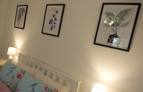 Bryngwran Apartment | Mountain View Holiday Let