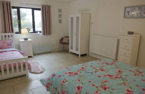 Bryngwran Apartment | Mountain View Holiday Let