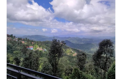 Shoghi Apartment | Mountain View Homestay! 6-10 guest |Wifi, Parking