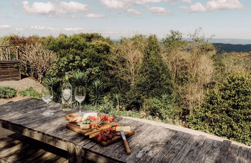 Wootha Cabin | "Mountain View Lodge Maleny"