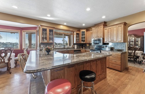 Layton House | Mountain View Mansion in the foothills of Utah