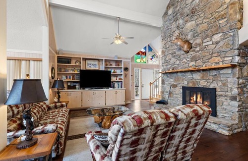 Seven Devils House | Mountain View, Pool Table, Deck, Game Room, Wet Bar