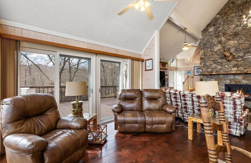 Seven Devils House | Mountain View, Pool Table, Deck, Game Room, Wet Bar