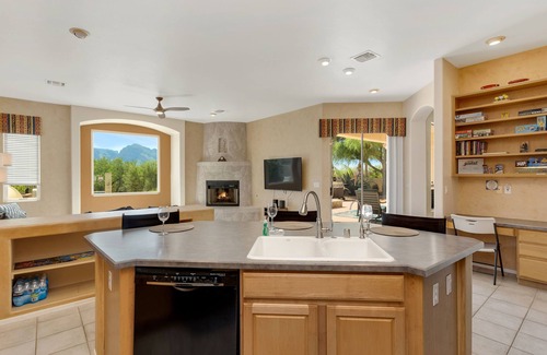 Oro Valley House | Mountain View Retreat- Gorgeous Pools
