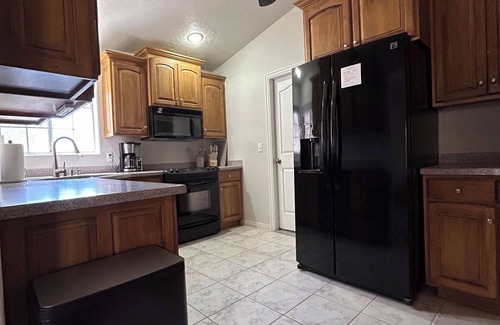 Mesquite House | Mountain View Retreat 4 Bdrm 3 Bath 2 Master Suites New Heated Pool & Spa