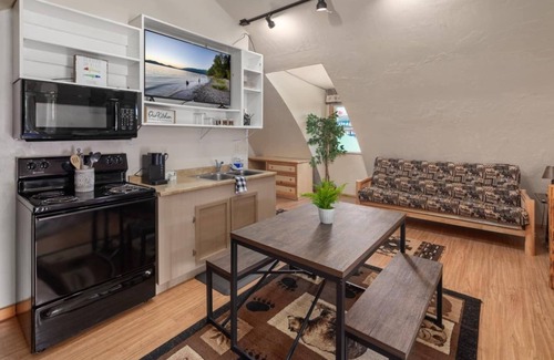 Coram Apartment | Mountain View Studio! 6 Miles to Glacier!