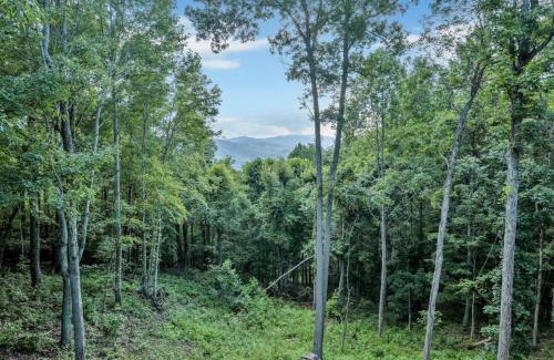 Grassy Creek House | Mountain Views - Firepit - Gas Fireplace - Sleeps 15