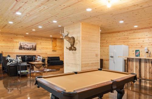 Grassy Creek House | Mountain Views - Firepit - Gas Fireplace - Sleeps 15