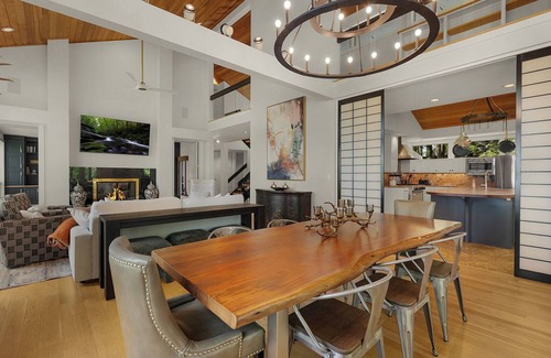 Big Canoe House | Mountain Views, Fireside Sips, Game Nights, Spa Baths, Trail Treks & Pool Swims - Heaven and Earth