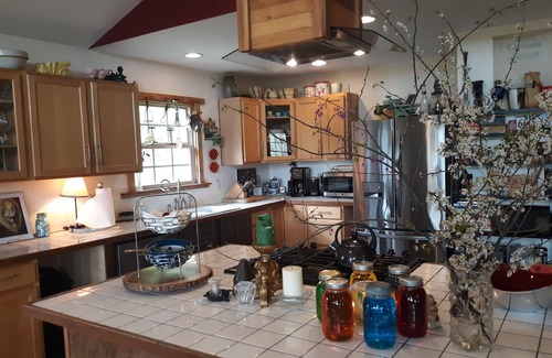 Marshall House | Mountain Views, Rocking Chairs on the Porch, Families and Couples n2 Options.