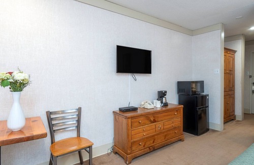 Telluride Apartment | Mountainside Inn 216 1 Bedroom Hotel Room by Alpine Lodging Telluride
