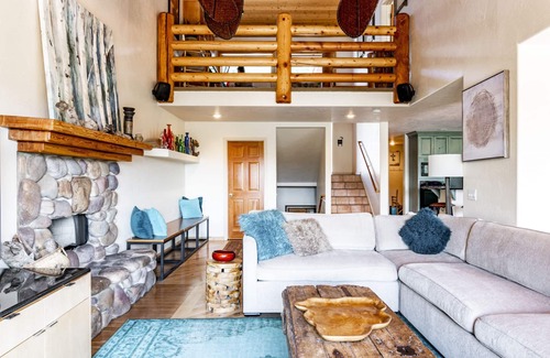 Summit Park House | MOUNTAINTOP CHIC LUXURIOUS HOME SLEEPS 20. TIME TO BOOK YOUR WINTER SKI TRIP!