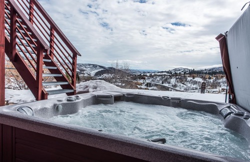 Summit Park House | MOUNTAINTOP CHIC LUXURIOUS HOME SLEEPS 20. TIME TO BOOK YOUR WINTER SKI TRIP!