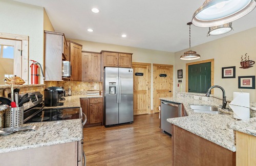 Walker-In-the-Hills House | Mountaintop Oasis: Family Fun, Paved Access, Very Close to Town and Blue RidgeP