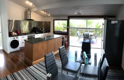 Parramatta Park House | MountainVues with Pool
