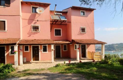 Perama Apartment | Mouse Island View Studios