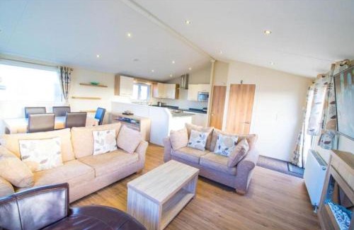 Camber Resort | MP630 Lodge - Camber Sands Holiday Park - Sleeps 8 - Huge Decking - Dishwasher - Washing Machine
