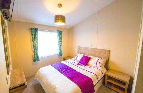 Camber Resort | MP630 Lodge - Camber Sands Holiday Park - Sleeps 8 - Huge Decking - Dishwasher - Washing Machine