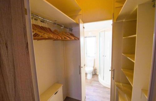 Camber Resort | MP630 Lodge - Camber Sands Holiday Park - Sleeps 8 - Huge Decking - Dishwasher - Washing Machine
