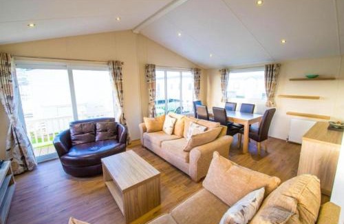 Camber Resort | MP630 Lodge - Camber Sands Holiday Park - Sleeps 8 - Huge Decking - Dishwasher - Washing Machine