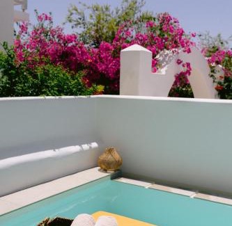 Naousa Hotel | Mr & Mrs White Paros Suites & More