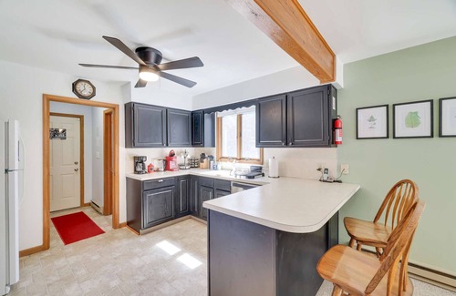 Blakeslee Cabin | ⛷️⛱️⛰️Mt. Maplewood Lake House❤️HotTub☆Fireplace☆Ski☆Games☆Families☆Dogs+