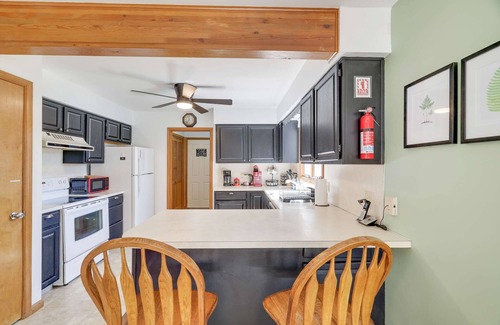 Blakeslee Cabin | ⛷️⛱️⛰️Mt. Maplewood Lake House❤️HotTub☆Fireplace☆Ski☆Games☆Families☆Dogs+