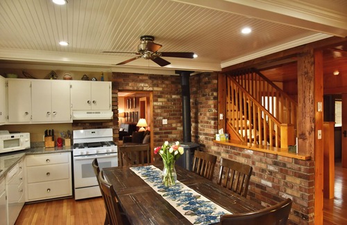 McCloud House | Mt. Shasta Vacation Home in McCloud Sleeps 10+, 415-577-5198