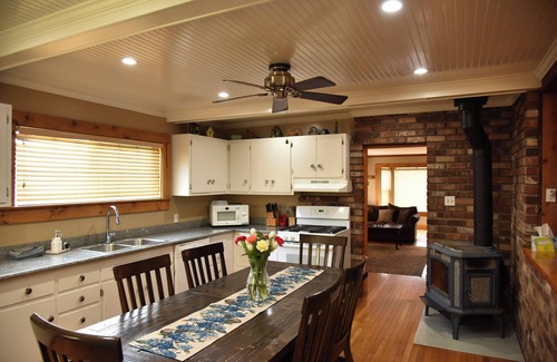 McCloud House | Mt. Shasta Vacation Home in McCloud Sleeps 10+, 415-577-5198