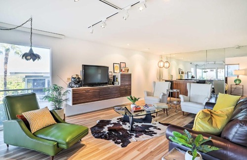 Araby Apartment | Mtn-View Balcony and Pool Access Palm Springs Gem