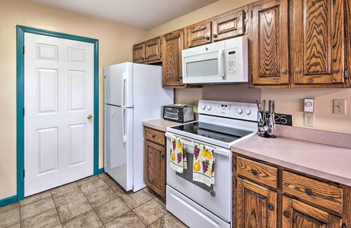 Burnsville Cottage | Mtn-view Burnsville Retreat 24 Mi to Ski Slopes!