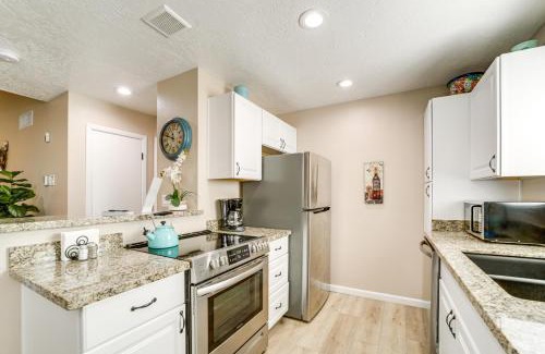 Oak Creek Apartment | Mtn-View Condo with Hot Tub Access in Sedona!