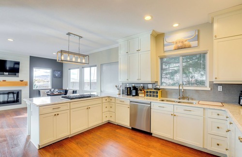 Sparks House | Mtn-View Escape w/Hot Tub in Sparks!