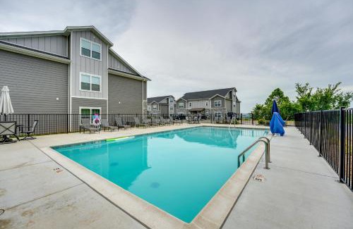 Branson Apartment | Mtn-View Gem with Hot Tub Access Branson Condo