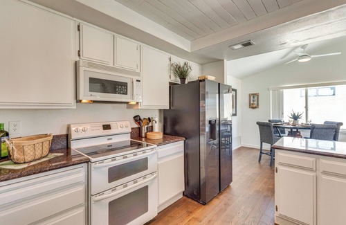 Palm Desert House | Mtn-View Getaway w/Pool: 4 Mi to Dtwn Palm Desert