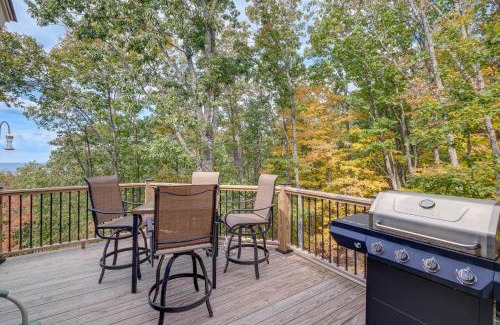 Caldwell House | Mtn Views and Spacious Deck! Modern Caldwell Getaway