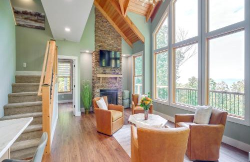 Caldwell House | Mtn Views and Spacious Deck! Modern Caldwell Getaway