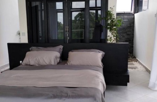 Kampala House | Muguet by Ibiscot Enjoy luxury in the bush 1 Queen bed