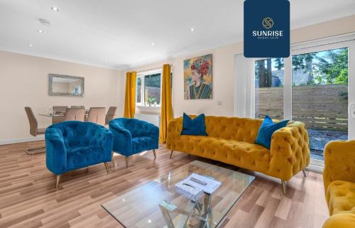 Glenisla House | MUIRTON HOUSE - INVOICE and REDUCED PRICE only via SUNRISE SHORT LETS DUNDEE, 4 Bed House, 4 Car Driveway, 2 Bathrooms, Smart TVs in every room, Fully Equipped Kitchen, Large Dining and Living Space, Rear Garden, Free WiFi, Mid to Long Stay Rates