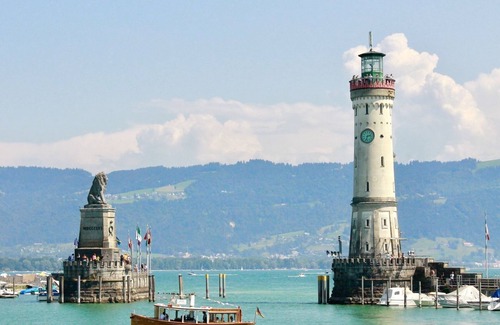 Insel Apartment | Müller vacation apartment - high-quality renovated old building with eat-in kitchen on the island