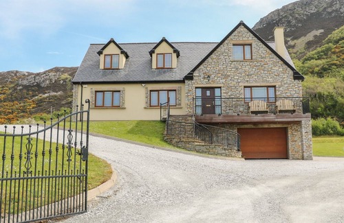 Burnfoot House | MULROY VIEW, pet friendly, with a garden in Kerrykeel, County Donegal