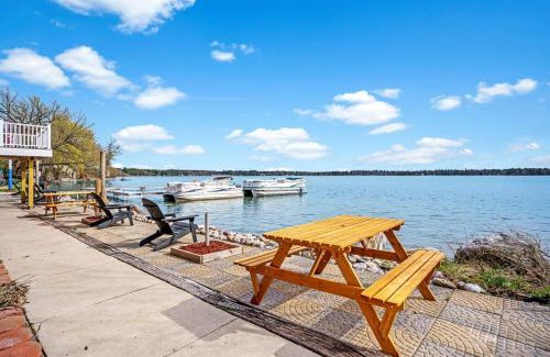 Mayfield House | Multi-unit with lake access