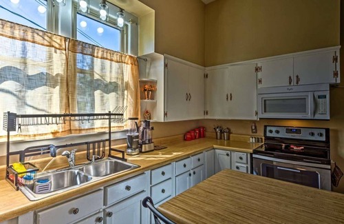 Horse Cave House | Multifamily Mammoth Cave Inn Sleeps 15 Infants Welcome