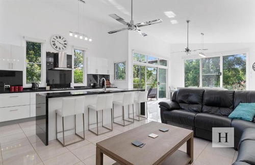 Murrays Beach House | Murrays Lakeshore Getaway