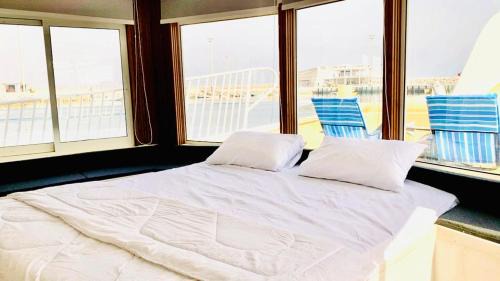 Dibba Boat Rental | Musandam Starlight Dhow Cruise