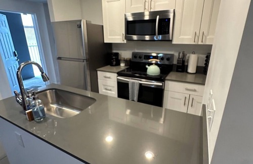 Wynwood Art District Apartment | Muse Stylish Apt 2BR/3BA w/Games Table in Wynwood!