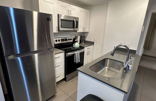Wynwood Art District Apartment | Muse Stylish Apt 2BR/3BA w/Games Table in Wynwood!