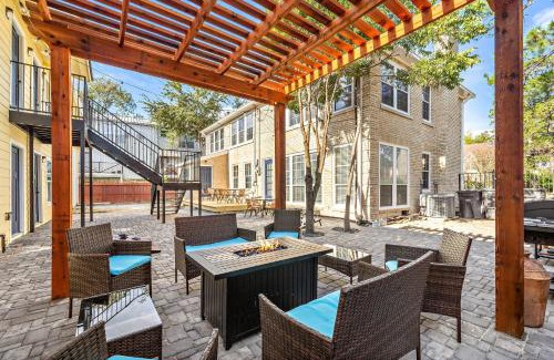 MacGregor Apartment | Museums Cozy Med Center Apt Bbq Fire Pit Games