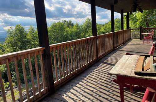 Boomer Cabin | Music Mountain Cabin with Stunning Views Creative Vibes