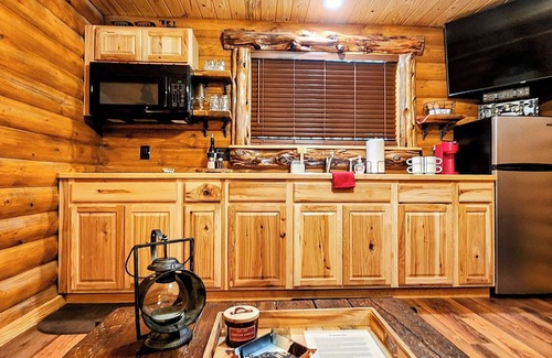 Mid America Cabin | Music Mountain Retreat Cabin A